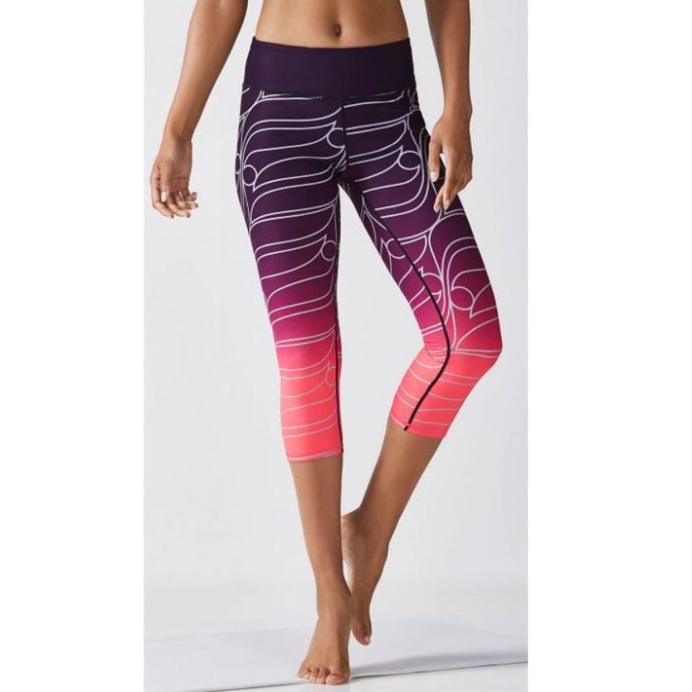 Fabletics Purple to Coral Ombre Cropped Leggings